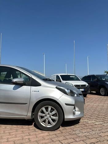 Usata Toyota Yaris Lounge 74 CV (54 kW) 2013 Berlina