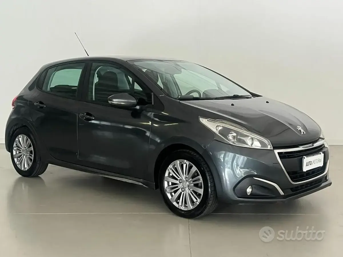 Usata Peugeot 208 Active 82 CV (60 kW) 2015 Grigio Utilitaria