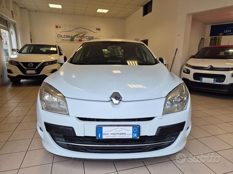 Bianco Usata 2010 Renault Mégane GrandTour Luxe Station wagon | 2900 € (Super prezzo) - Immagine 1/4