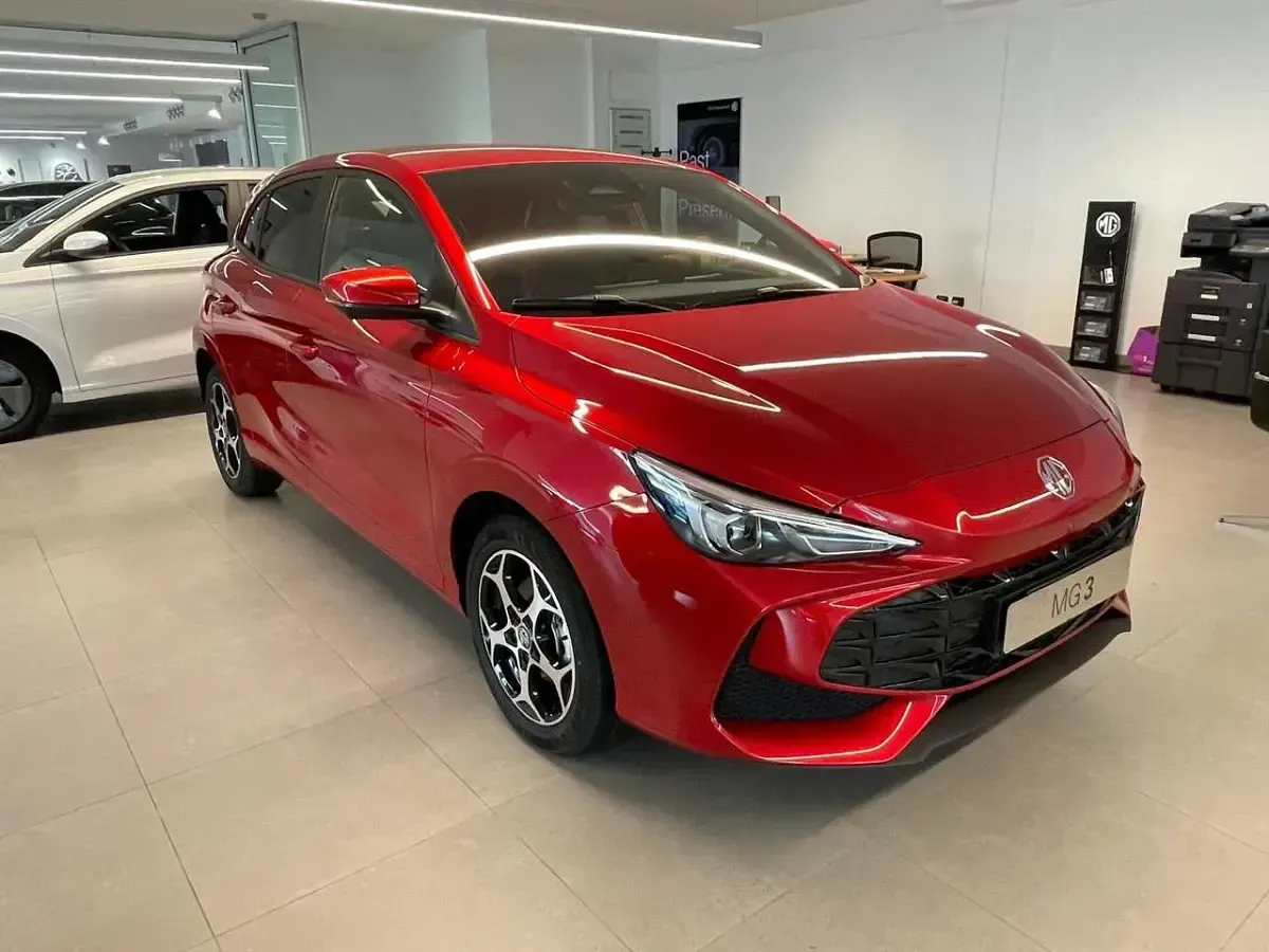 Nuova MG MG3 Luxury 194 CV (142 kW) 2026 Diamond red Utilitaria