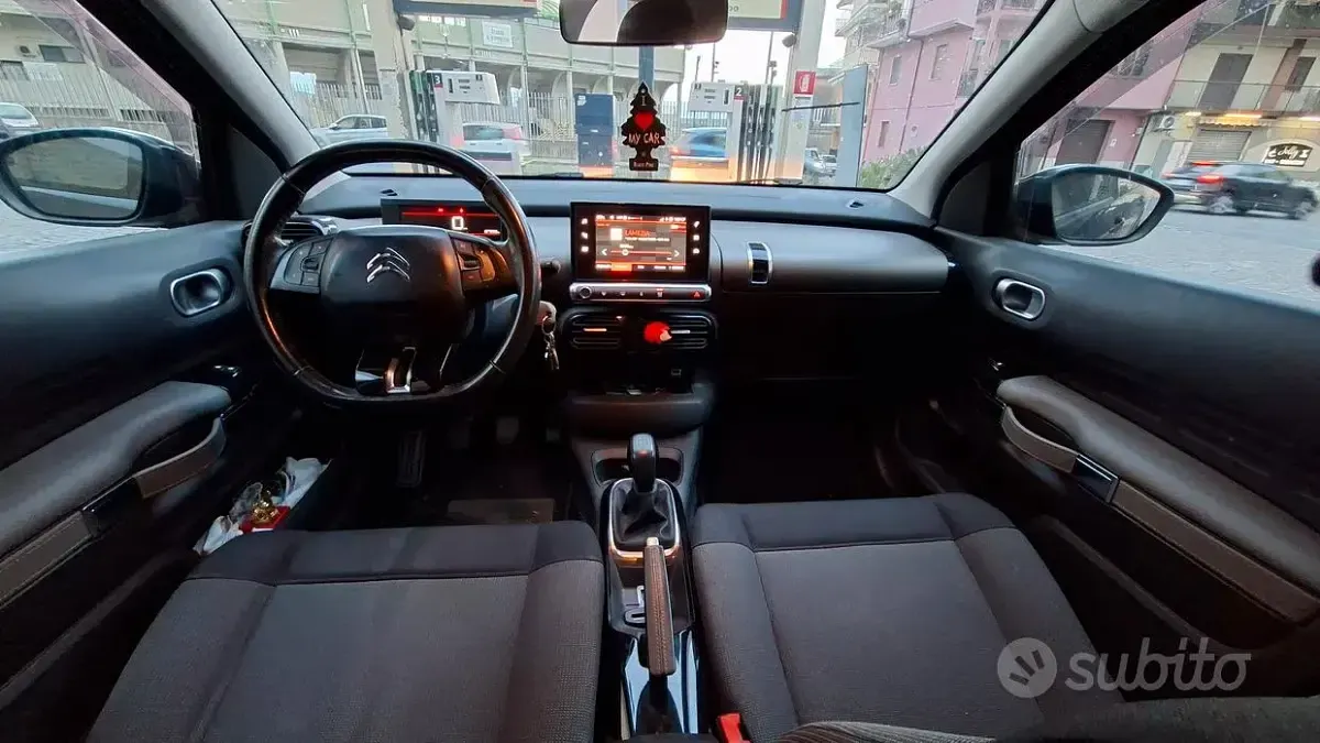 Usata Citroën C4 Shine 102 CV (75 kW) 2018 Nero Berlina