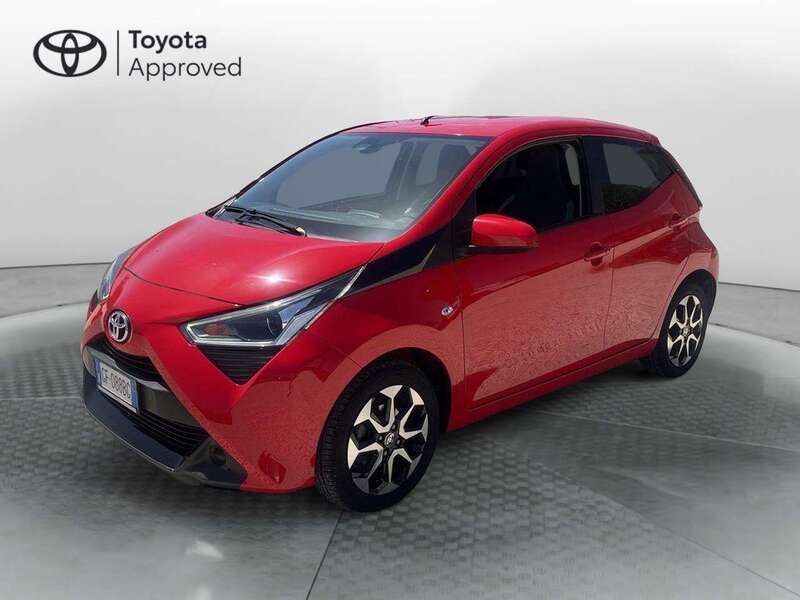 Rosso Usata 2021 Toyota Aygo Connect Style Due volumi | 13.000 € (Buon prezzo) - Immagine 1/3