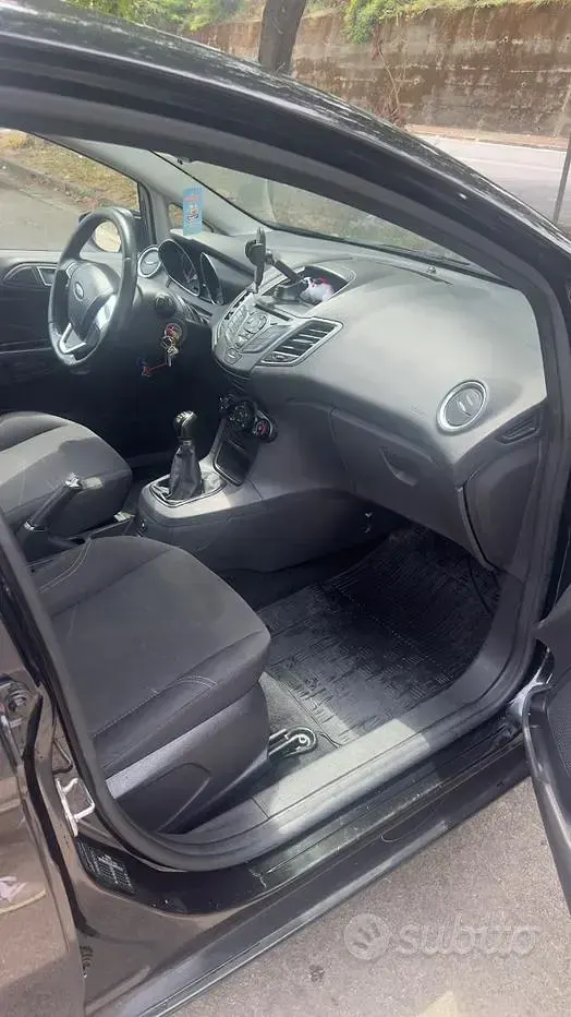Usata Ford Fiesta 82 CV (60 kW) 2017 Nero Utilitaria