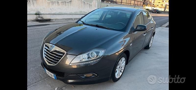 Grigio Usata 2011 Lancia Delta Platinum Due volumi | 4500 € (Buon prezzo) - Immagine 1/4