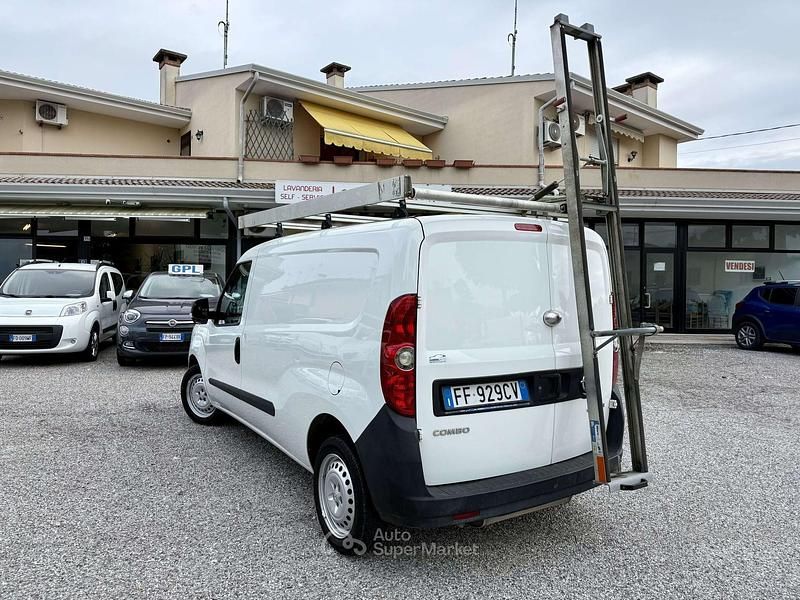 Usata Opel Combo 120 CV (88 kW) 2016 Bianco Monovolume