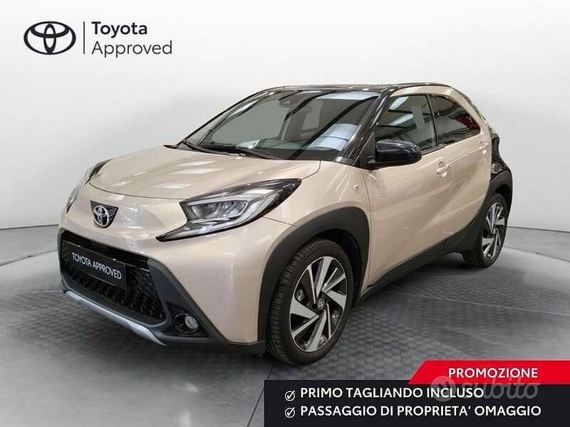 Usata Toyota Aygo X Lounge 72 CV (52 kW) 2022 Grigio SUV