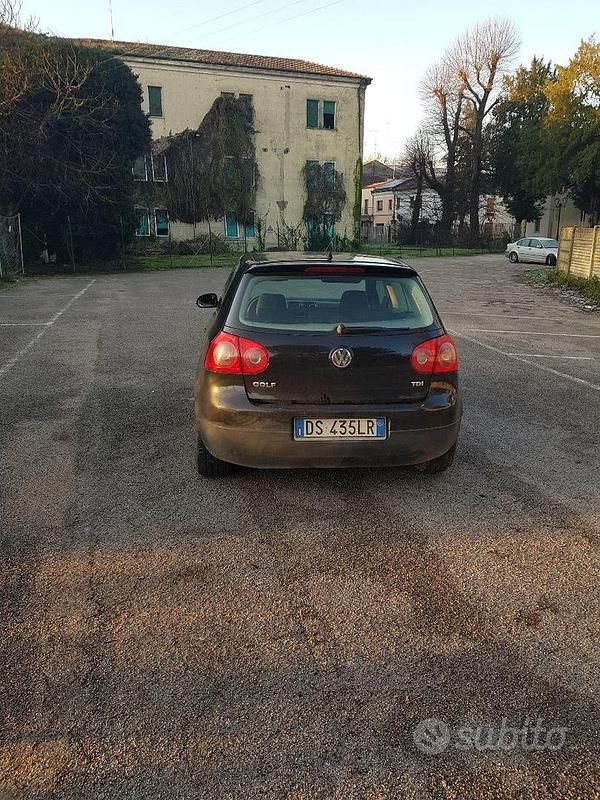 Usata VW Golf V 105 CV (77 kW) 2008 Nero Utilitaria