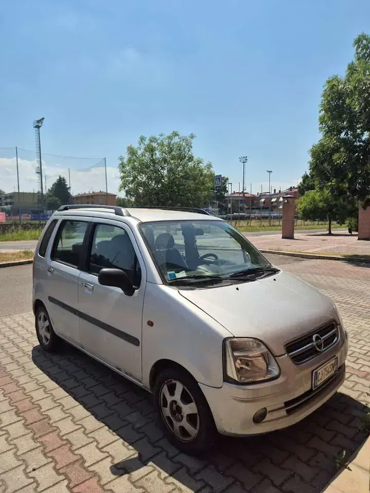 Usata Opel Agila Comfort 75 CV (55 kW) 2003 Argento Monovolume
