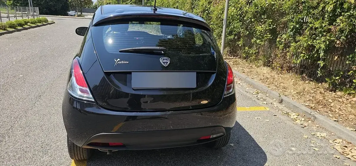 Usata Lancia Ypsilon 69 CV (50 kW) 2022 Nero Utilitaria