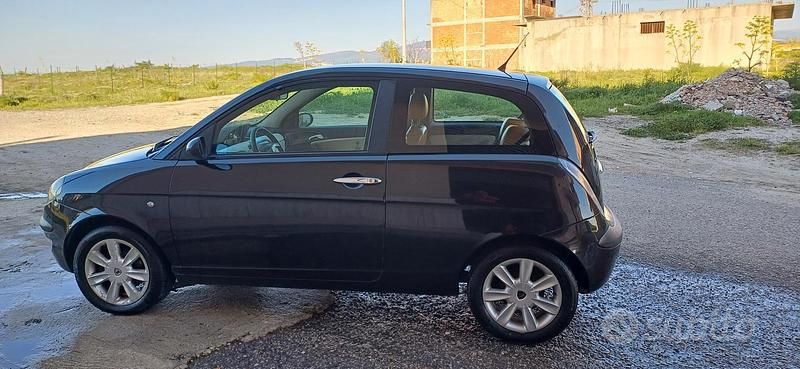 Usata Lancia Ypsilon 70 CV (51 kW) 2005 Nero Utilitaria
