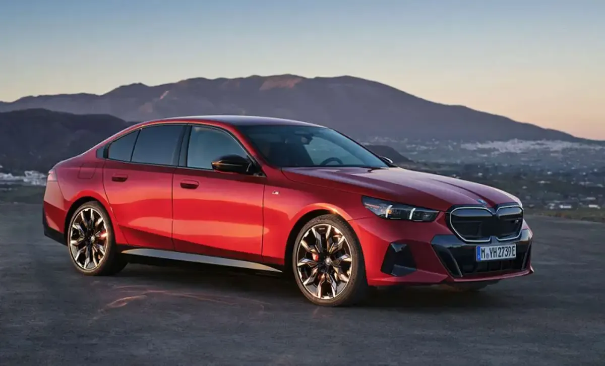 Usata BMW i5 Efficient Dynamics 150 kW (204 CV) 2024 Argento Berlina