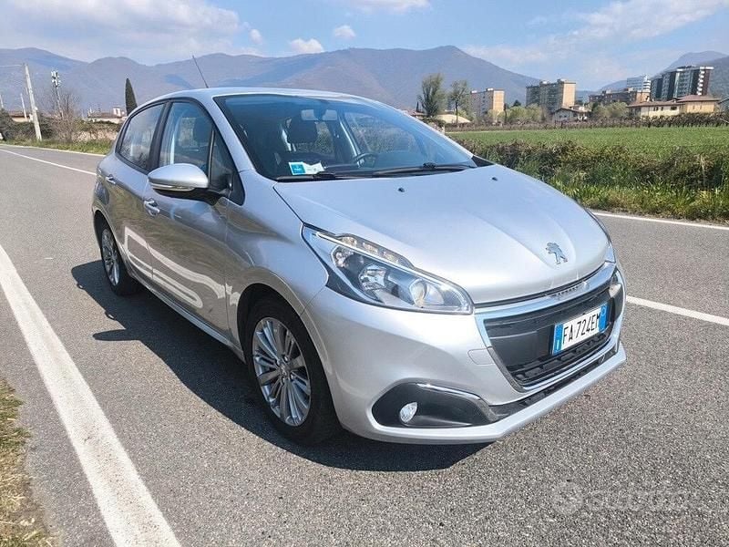 Usata Peugeot 208 67 CV (49 kW) 2016 Grigio Utilitaria