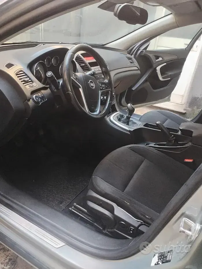 Usata Opel Insignia 174 CV (127 kW) 2012 Grigio Station wagon