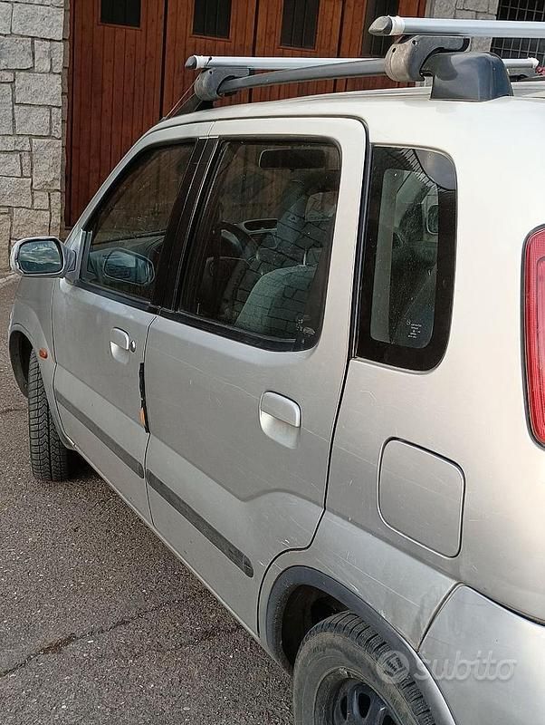 Usata Suzuki Ignis 83 CV (61 kW) 2003 Grigio Berlina