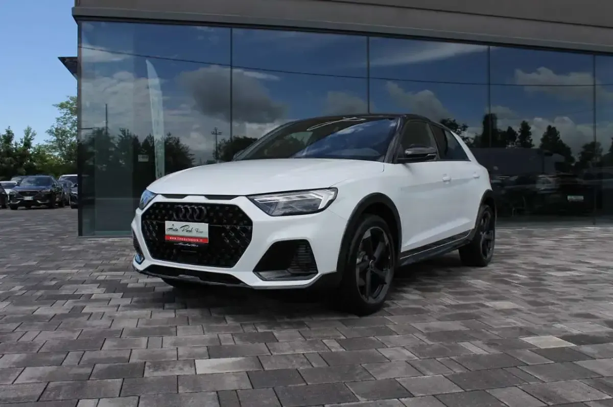 Nuova Audi A1 Ambiente 116 CV (85 kW) 2026 Bianco ghiacciaio metallizzato SUV
