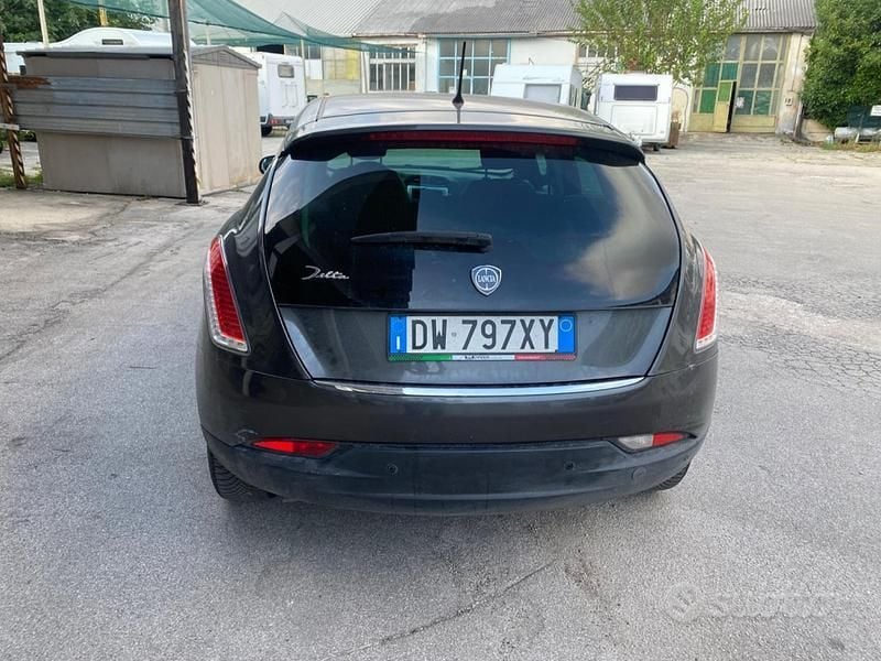 Usata Lancia Delta 120 CV (88 kW) 2008 Grigio Utilitaria