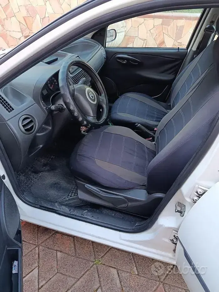 Usata Fiat Punto 69 CV (50 kW) 2006 Bianco Utilitaria