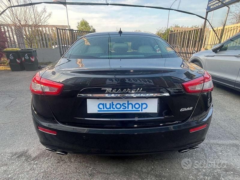 Begagnad Maserati Ghibli 275 HK (202 kW) 2014 Svart Sedan