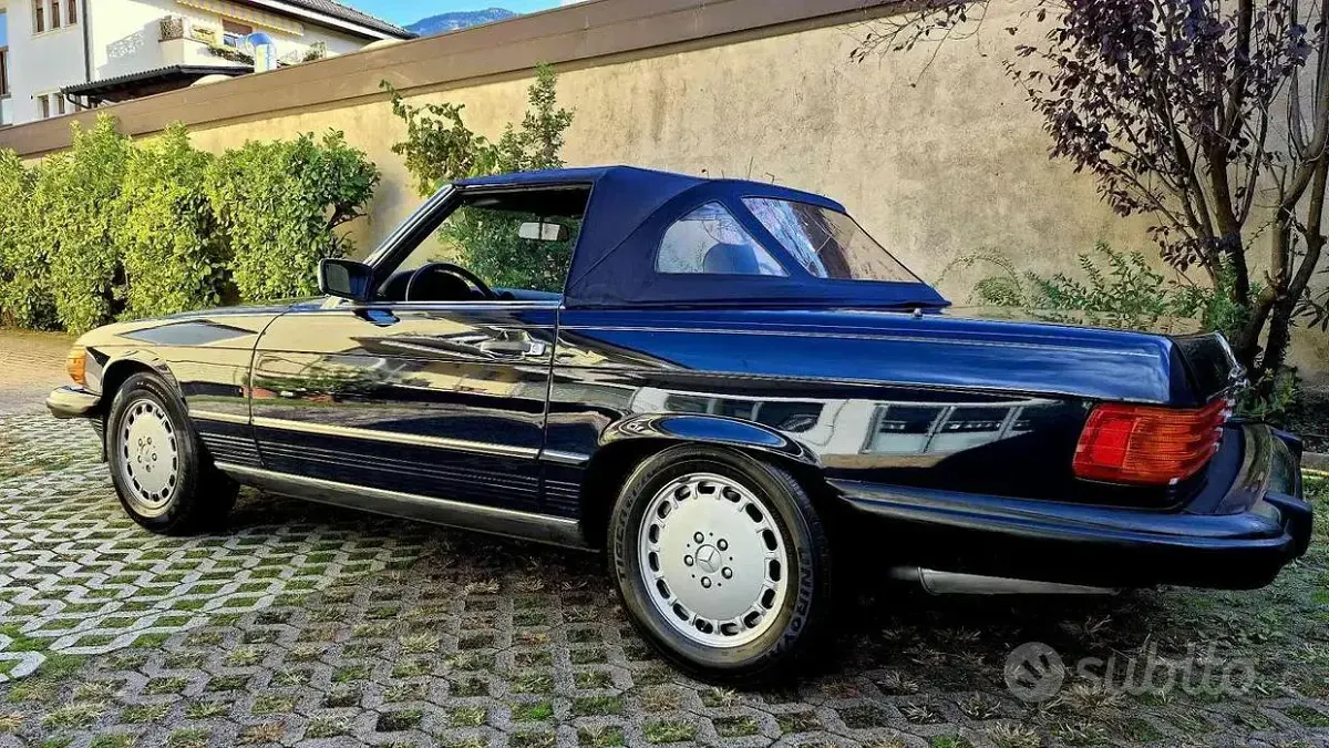 Usata Mercedes 560 245 CV (180 kW) 1988 Blu pastello Cabrio
