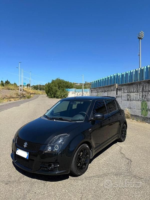 Nero Usata 2010 Suzuki Swift Due volumi | 4999 € (Cara) - Immagine 1/4