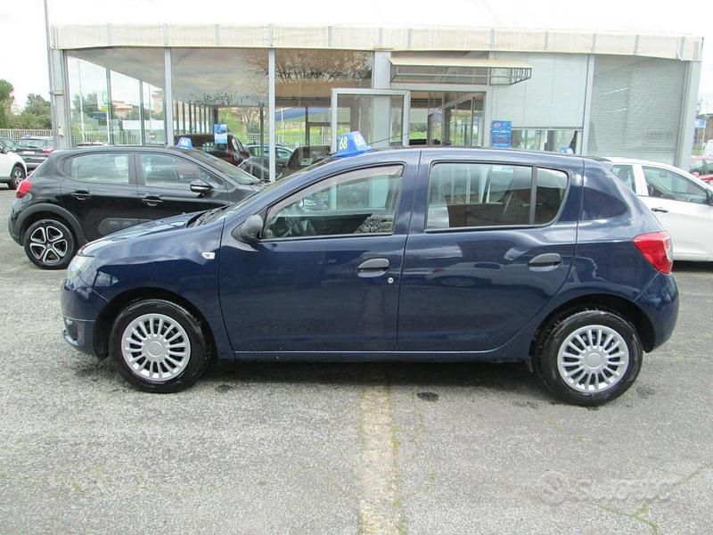 Usata Dacia Sandero Lauréate 75 CV (55 kW) 2015 Blu metallizzato Utilitaria
