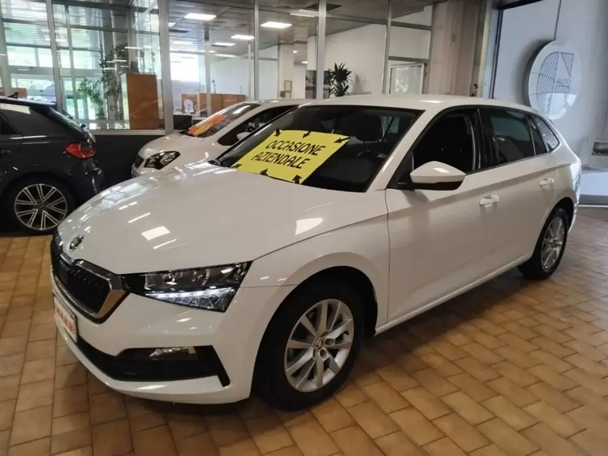 Usata Skoda 110 R Ambition 110 CV (80 kW) 2021 Bianco luna Berlina