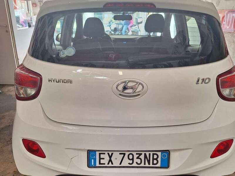 Usata Hyundai i10 69 CV (50 kW) 2014 Bianco Utilitaria
