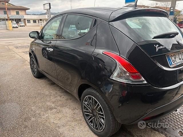 Usata Lancia Ypsilon 69 CV (50 kW) 2023 Nero Utilitaria