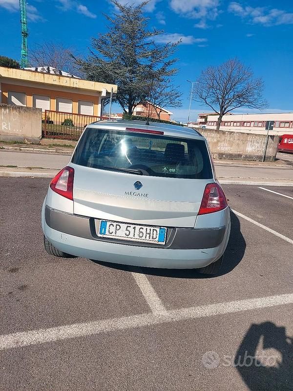 Usata Renault Mégane II 100 CV (73 kW) 2004 Grigio Berlina