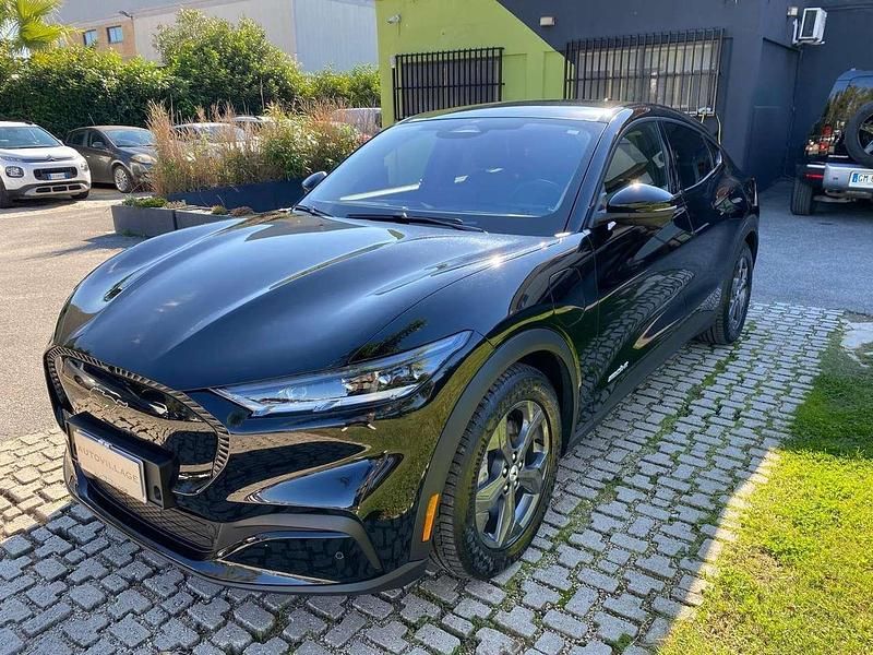 Absolute black Usata 2023 Ford Mustang Mach-E Standard Range SUV | 28.600 € (Super prezzo) - Immagine 1/4