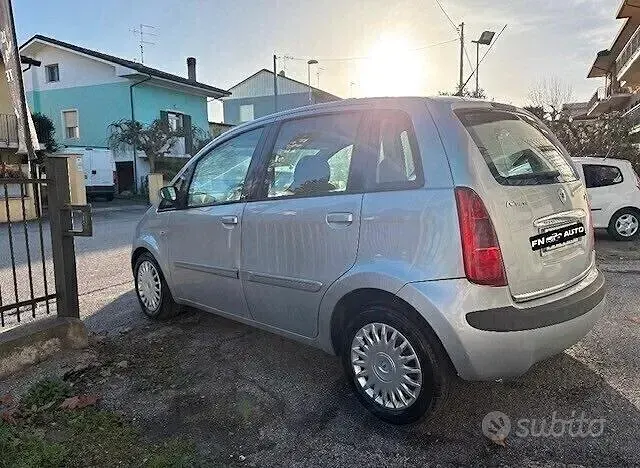 Begagnad Lancia Musa 69 HK (50 kW) 2005 Grå Minibuss