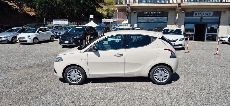 Usata Lancia Ypsilon 95 CV (69 kW) 2016 Beige Utilitaria