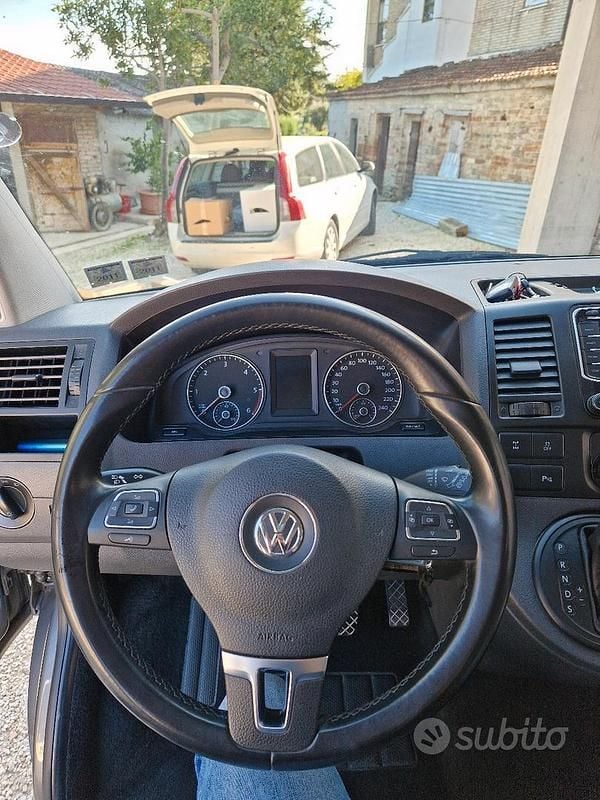 Usata VW Caravelle 150 CV (110 kW) 2010 Grigio Monovolume