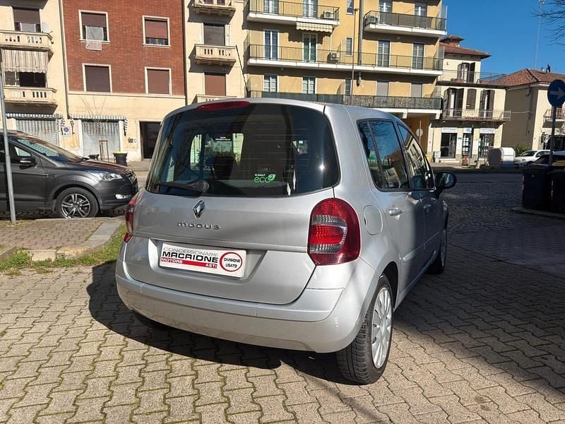 Usata Renault Modus 75 CV (55 kW) 2011 Argento Monovolume