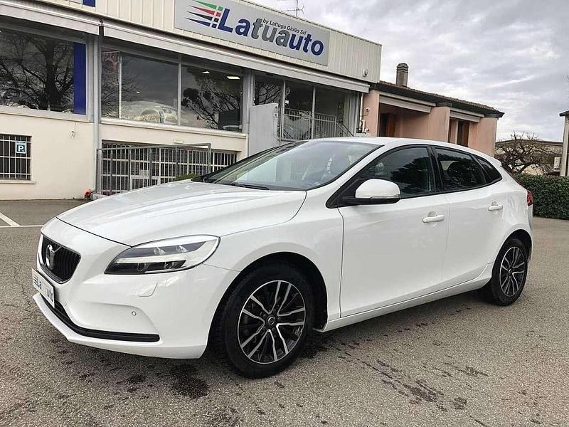 Usata Volvo V40 Business Edition 120 CV (88 kW) 2019 Bianco Berlina