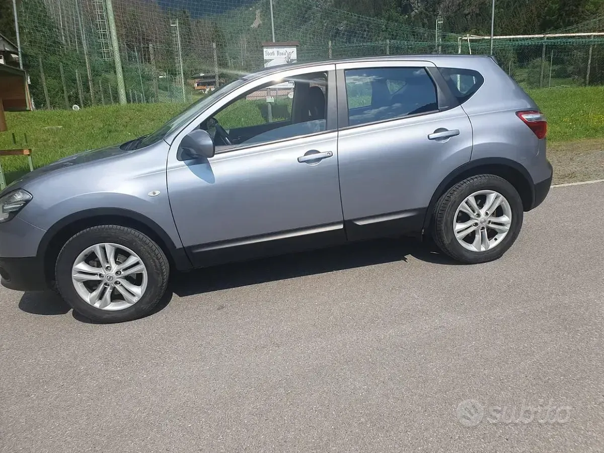Usata Nissan Qashqai Acenta 150 CV (110 kW) 2011 Grigio SUV