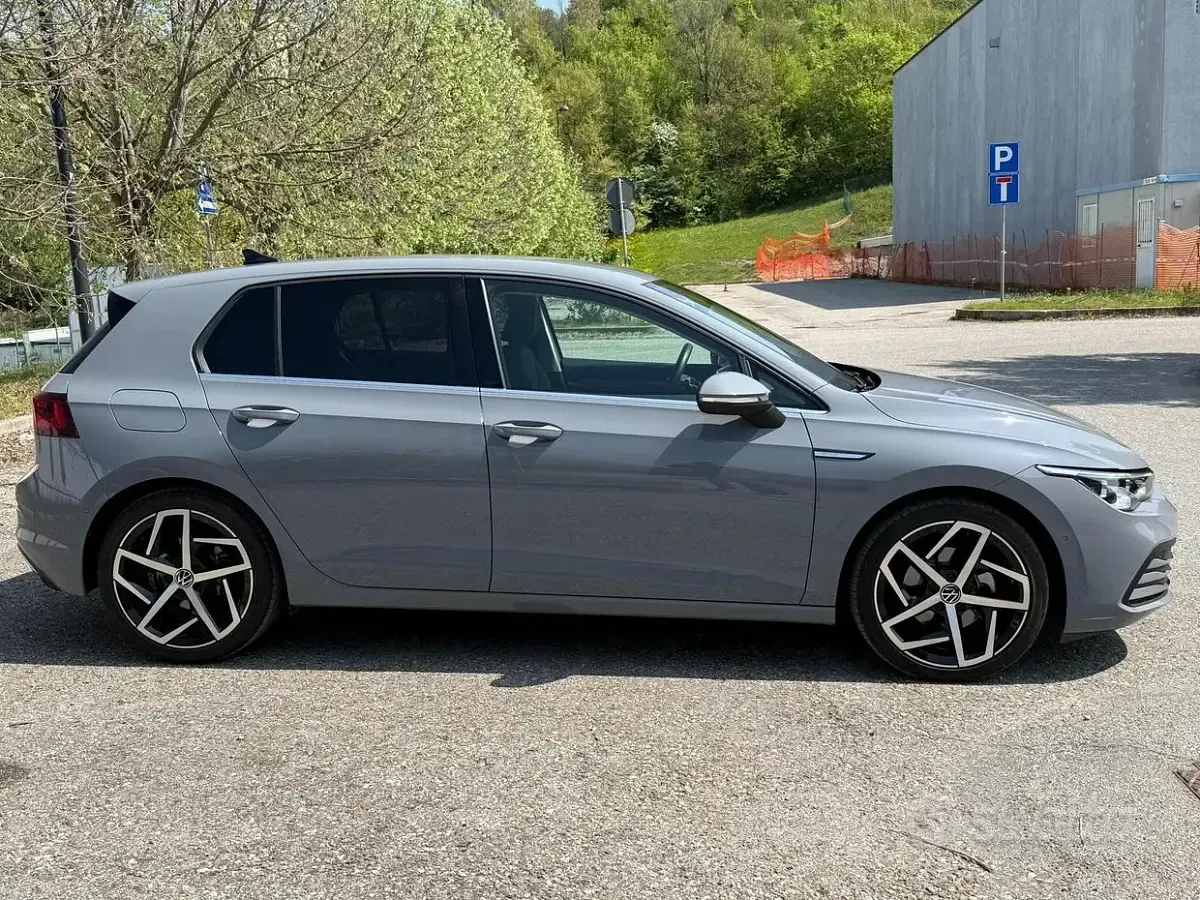 Usata VW Golf VIII Edition 150 CV (110 kW) 2020 Grigio Berlina