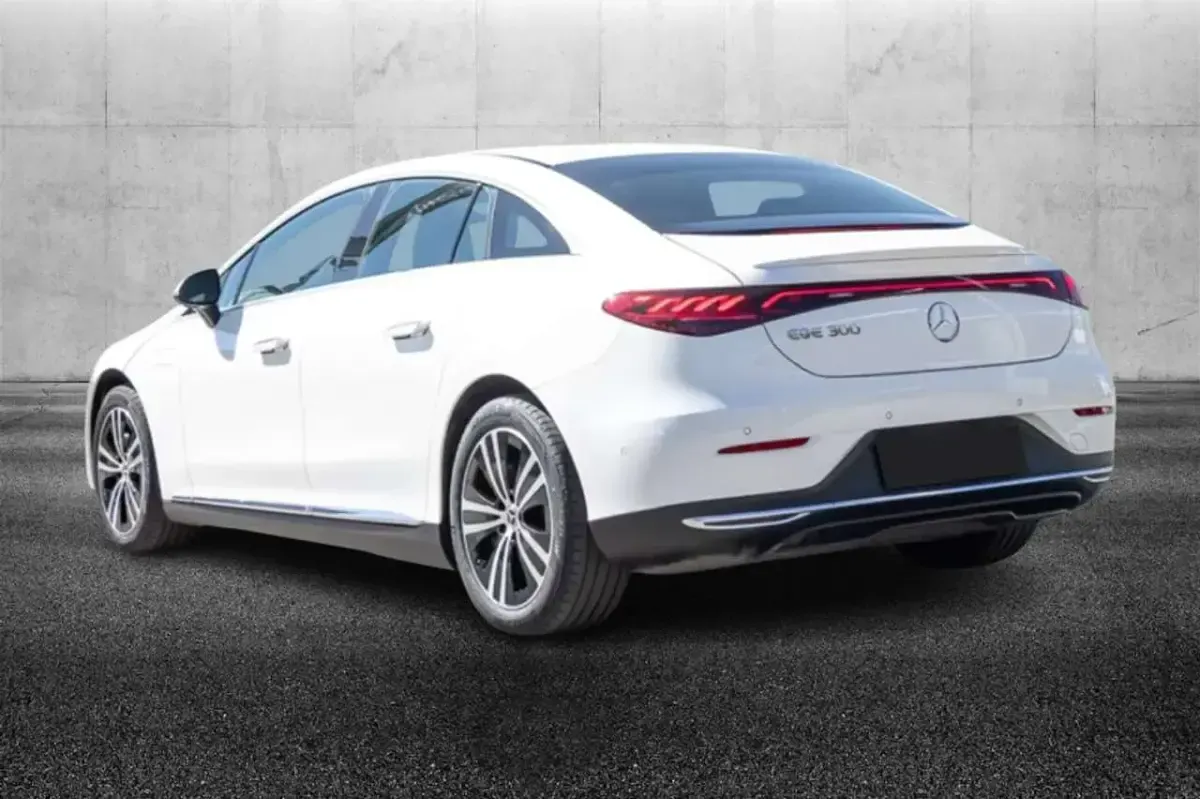 Usata Mercedes EQE300 Advanced Plus 108 kW (148 CV) 2024 Bianco Coupé