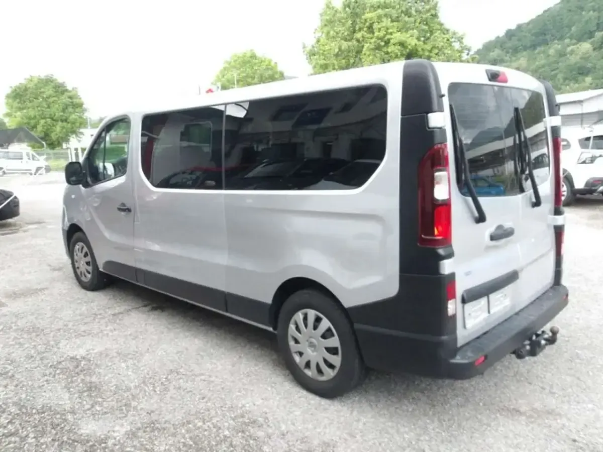 Usata Renault Trafic 125 CV (91 kW) 2018 Argento Monovolume