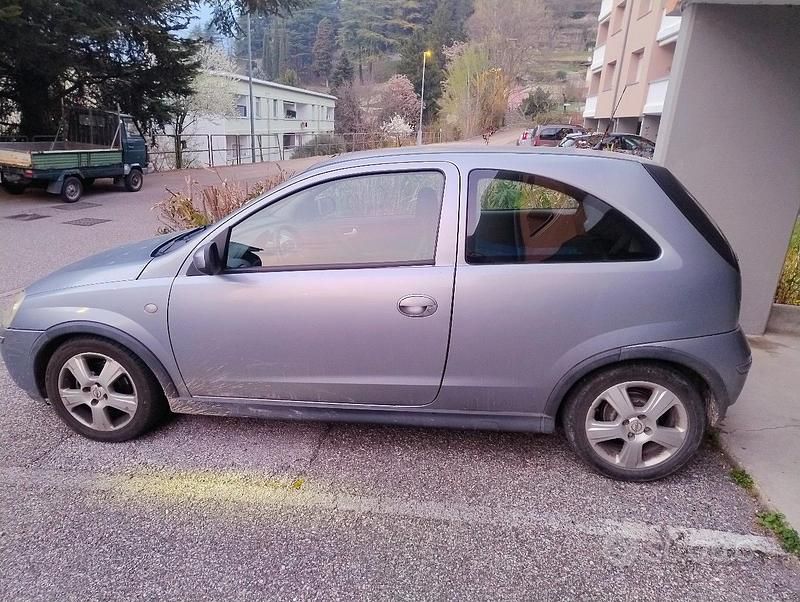 Usata Opel Corsa 2005 Grigio Utilitaria