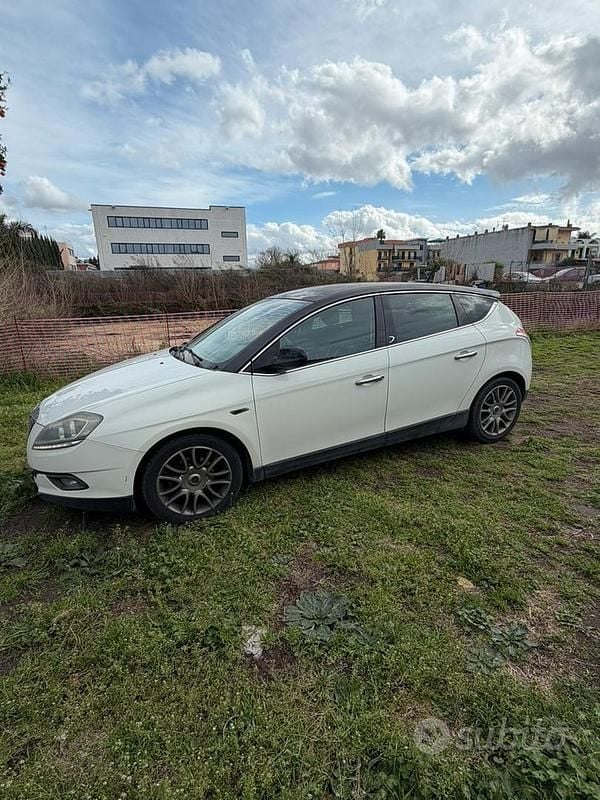 Usata Lancia Delta 120 CV (88 kW) 2014 Utilitaria