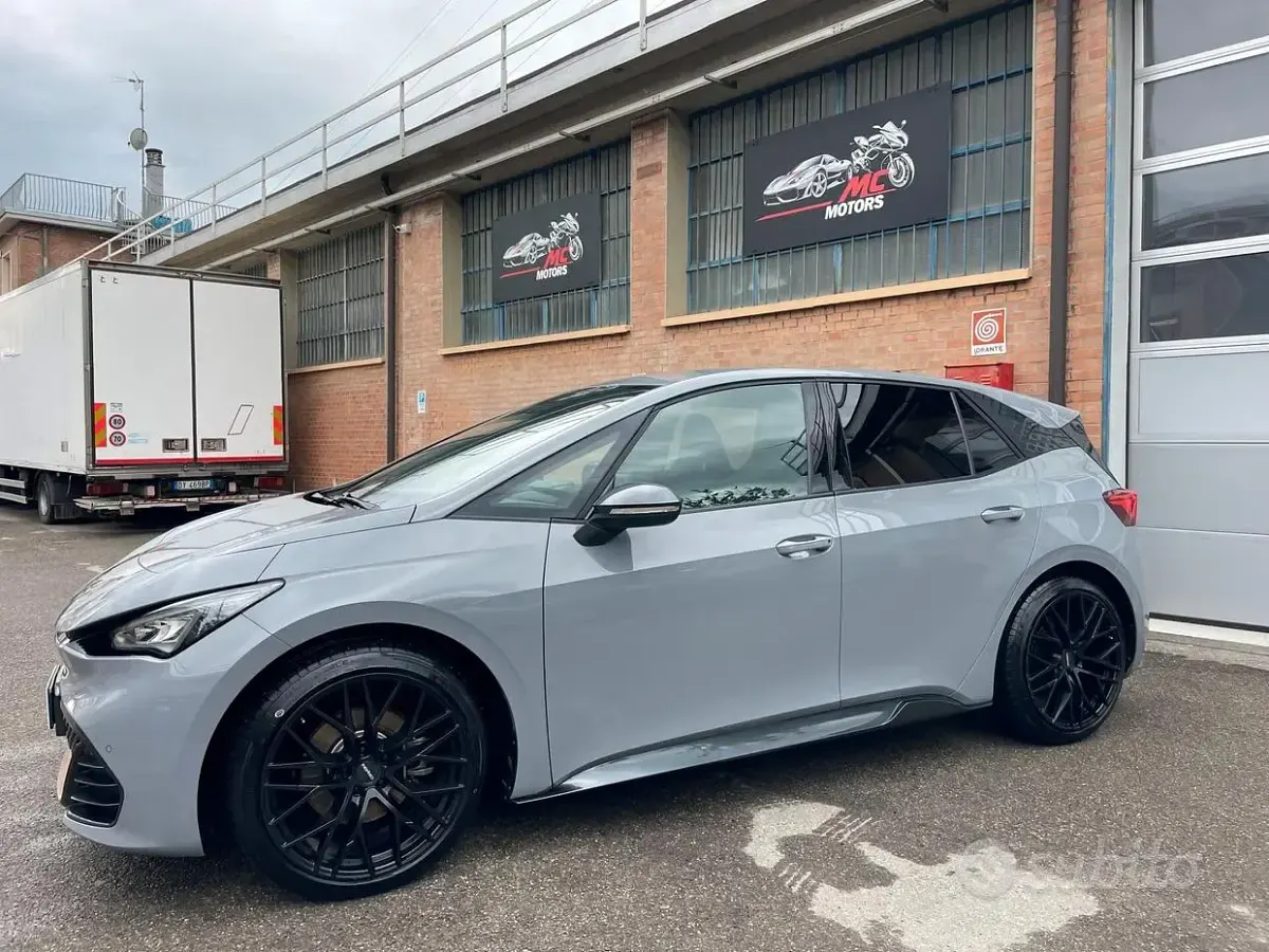 Usata Cupra Born 69 kW (95 CV) 2023 Grigio Utilitaria