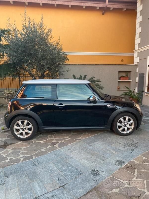 Usata Mini Cooper D 112 CV (82 kW) 2010 Nero Utilitaria