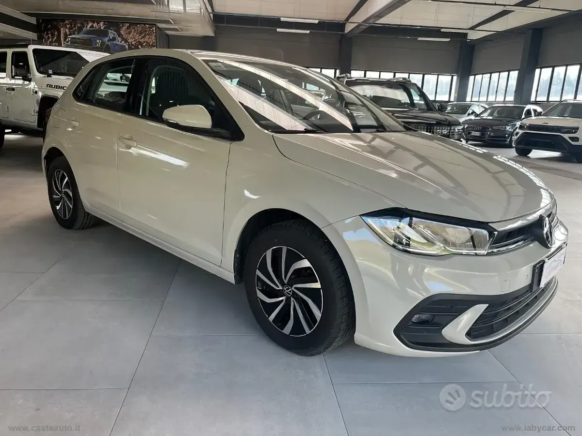 Usata VW Polo Life 95 CV (69 kW) 2023 Bianco Utilitaria
