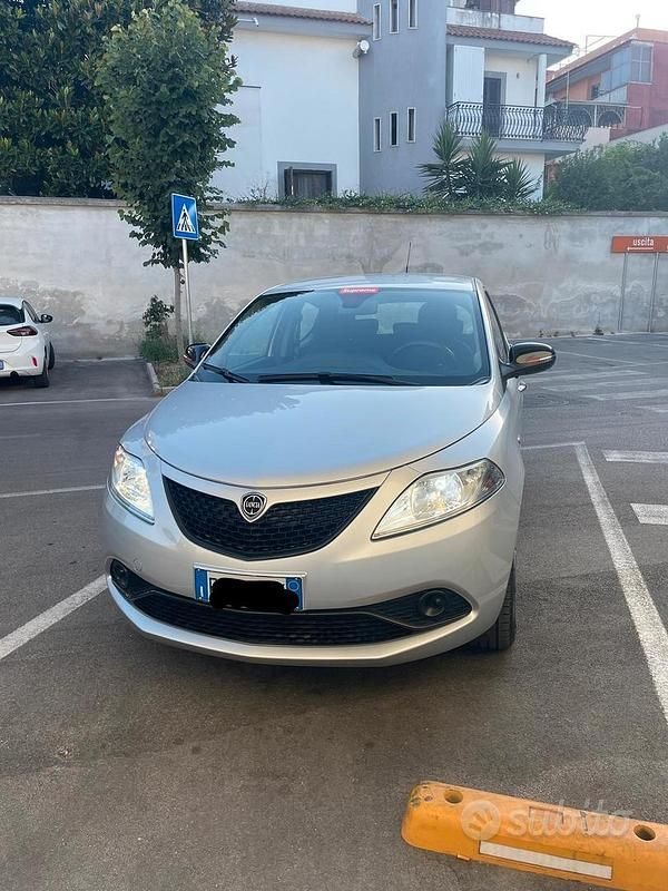 Usata Lancia Ypsilon 69 CV (50 kW) 2019 Grigio Utilitaria