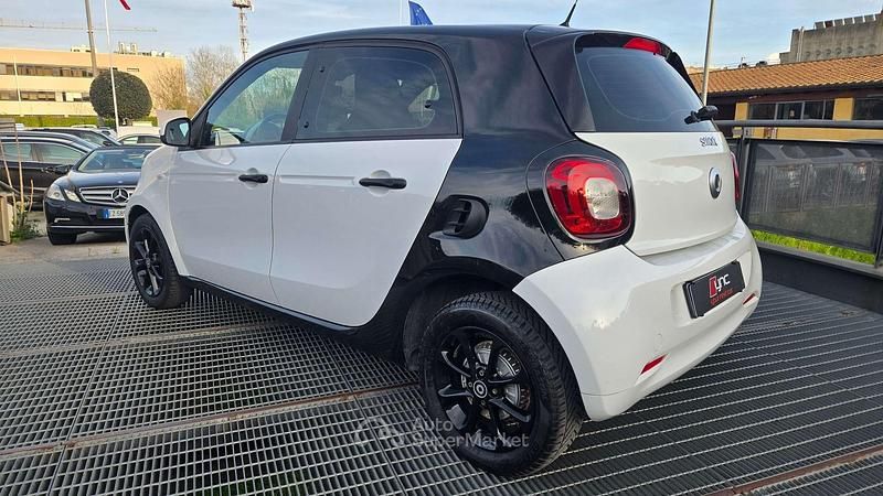 Usata Smart ForFour 71 CV (52 kW) 2015 Bianco Utilitaria