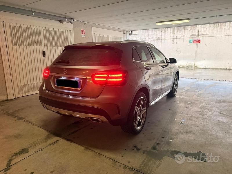 Usata Mercedes GLA200 Premium 136 CV (100 kW) 2018 Grigio SUV