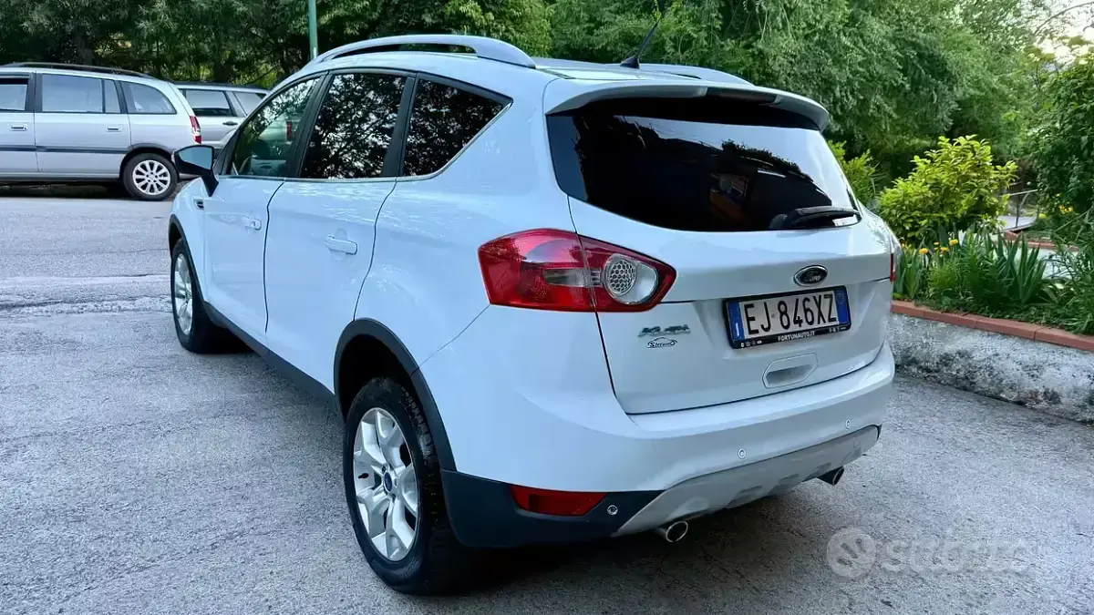 Usata Ford Kuga 140 CV (102 kW) 2011 Bianco SUV