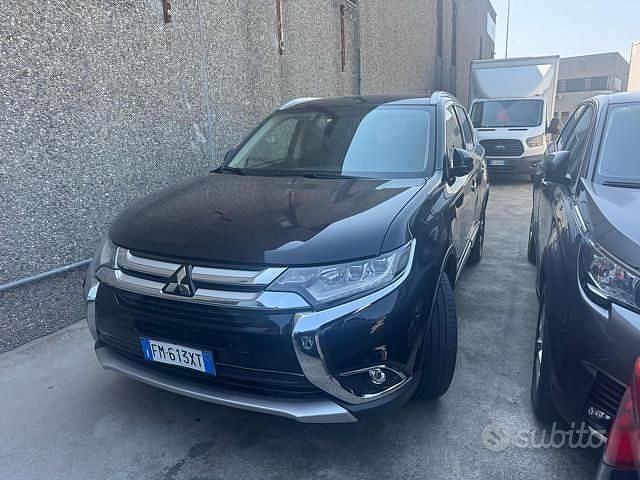 Usata Mitsubishi Outlander Instyle 150 CV (110 kW) 2017 Nero SUV