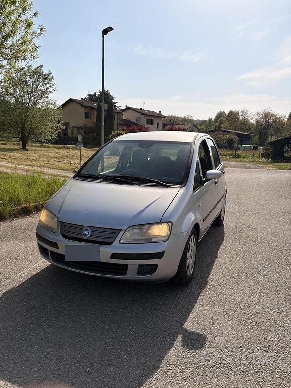 Usata Fiat Idea 77 CV (56 kW) 2007 Grigio Monovolume